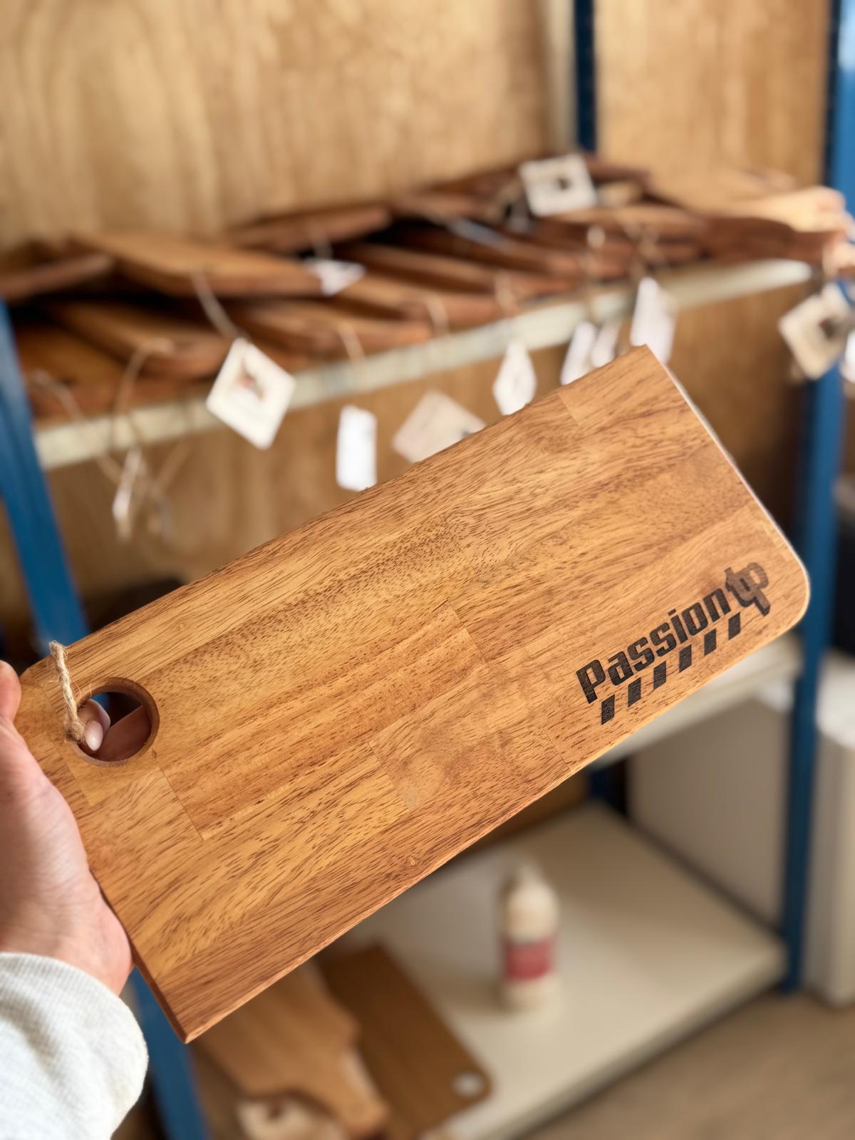 La planche à découper terroir en bois hévéa