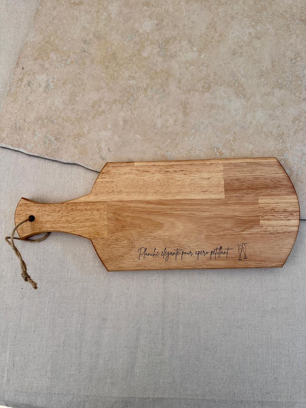 Planche apéro bois gravée Planche élégante pour apéro pétillant