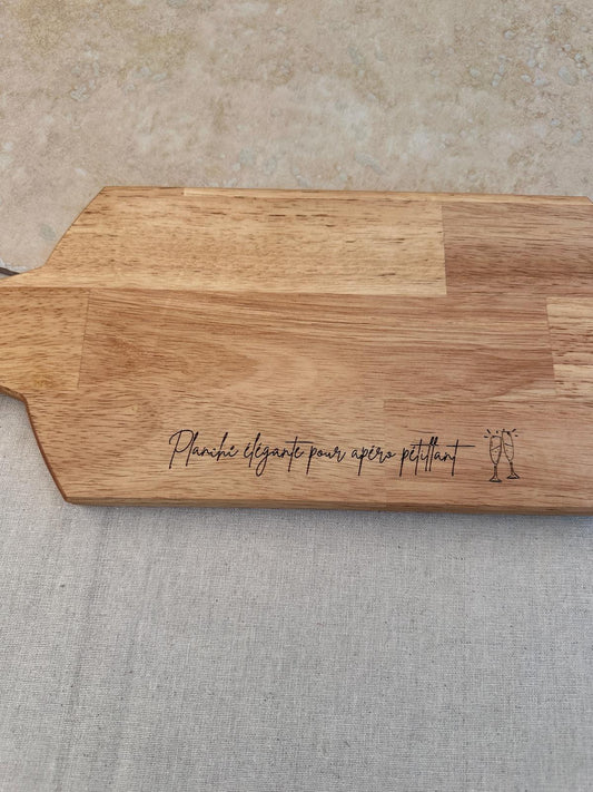Planche apéro bois gravée Planche élégante pour apéro pétillant