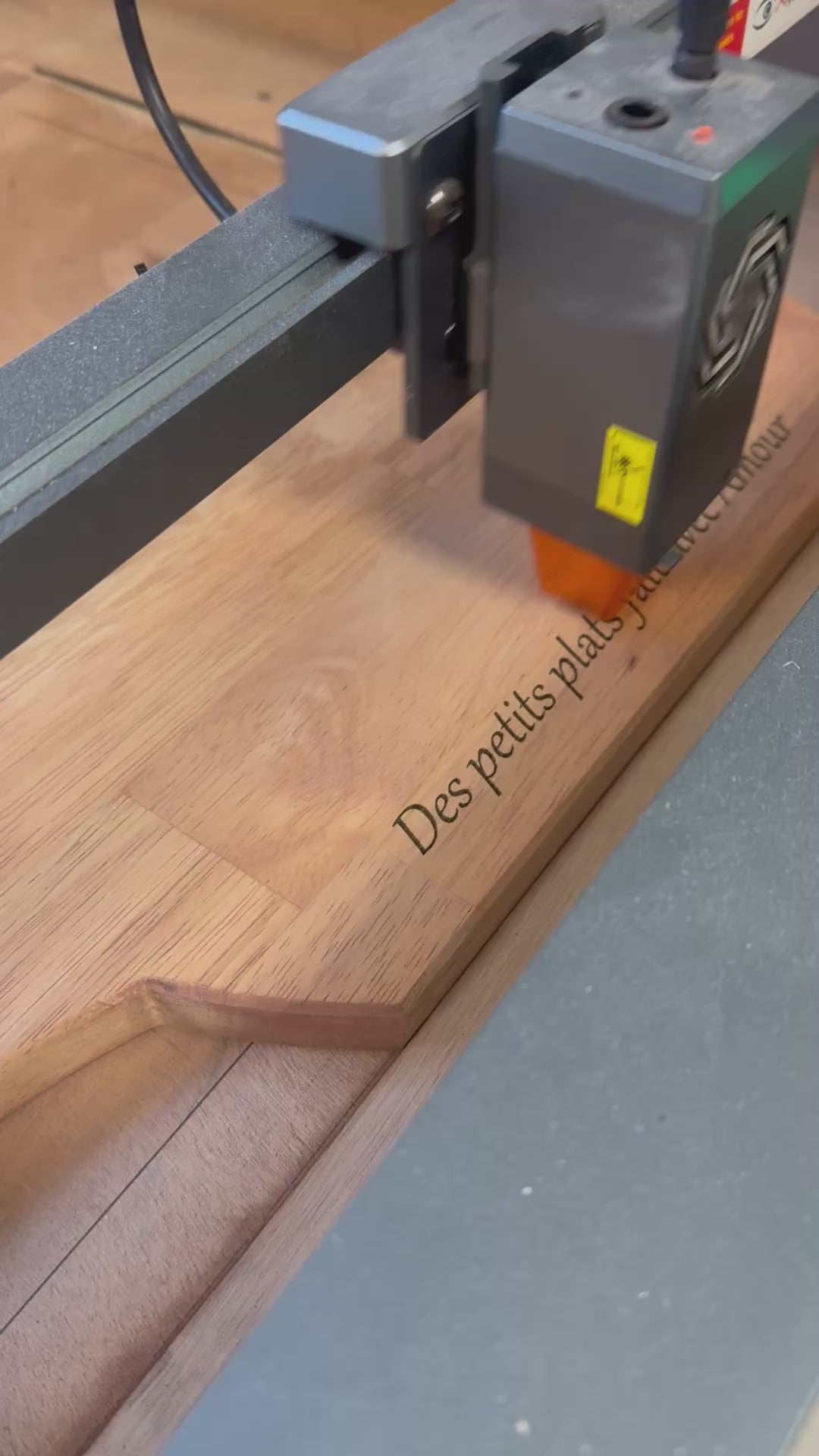 La Planche à découper personnalisée en bois gravée - Cadeau personnalisé